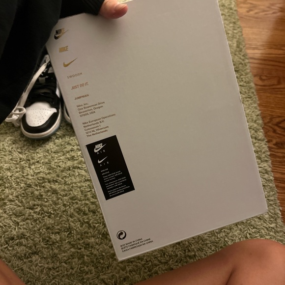 Jordan 1 University Blue (women’s) size 6 - Picture 8 of 10